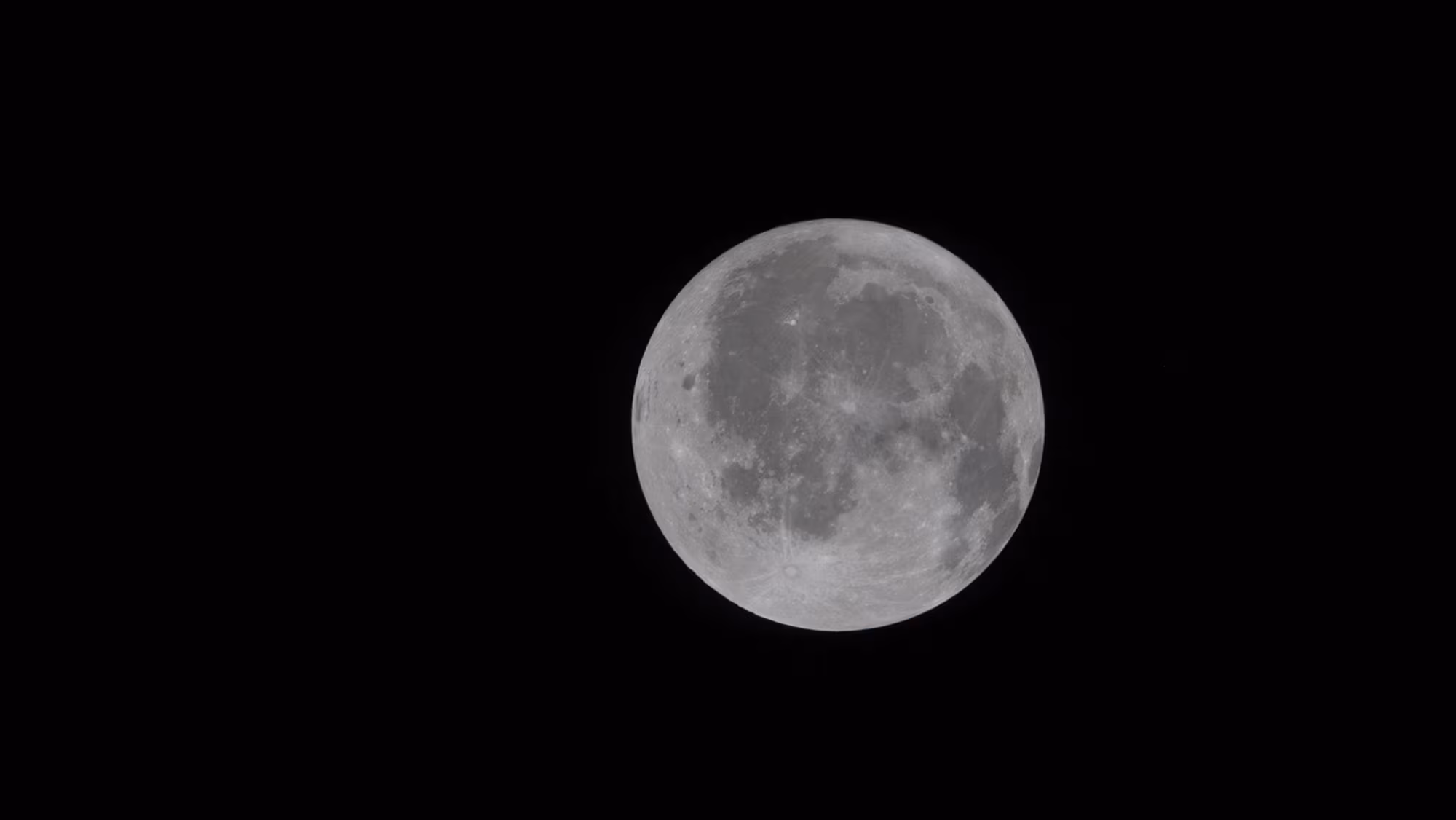 Imagem da Lua obtida pela missão Artemis inclui parte nunca antes observada