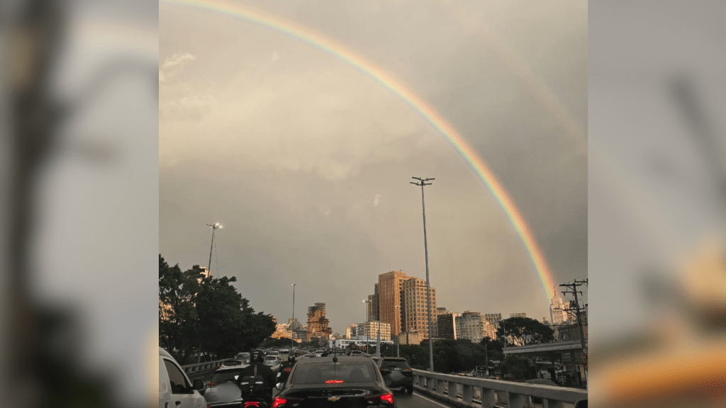 Duplo arco-íris em São Paulo