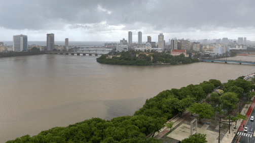 De acordo com o Tribunal de Justiça de Pernambuco, em sua defesa, o município do Recife argumentou que a responsabilidade pela manutenção das árvores é exclusiva da Emlurb e que o episódio teria sido provocado por caso fortuito ou força maior