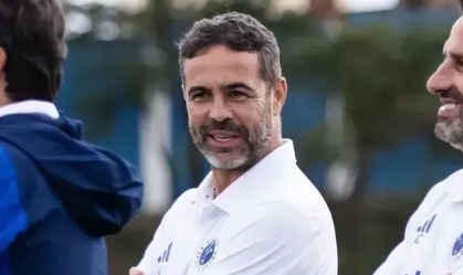 Artur Jorge durante treino do Cruzeiro