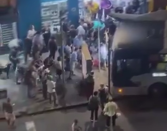 Vídeo: ônibus invade ponto em Belo Horizonte, causa tumulto e deixa feridos