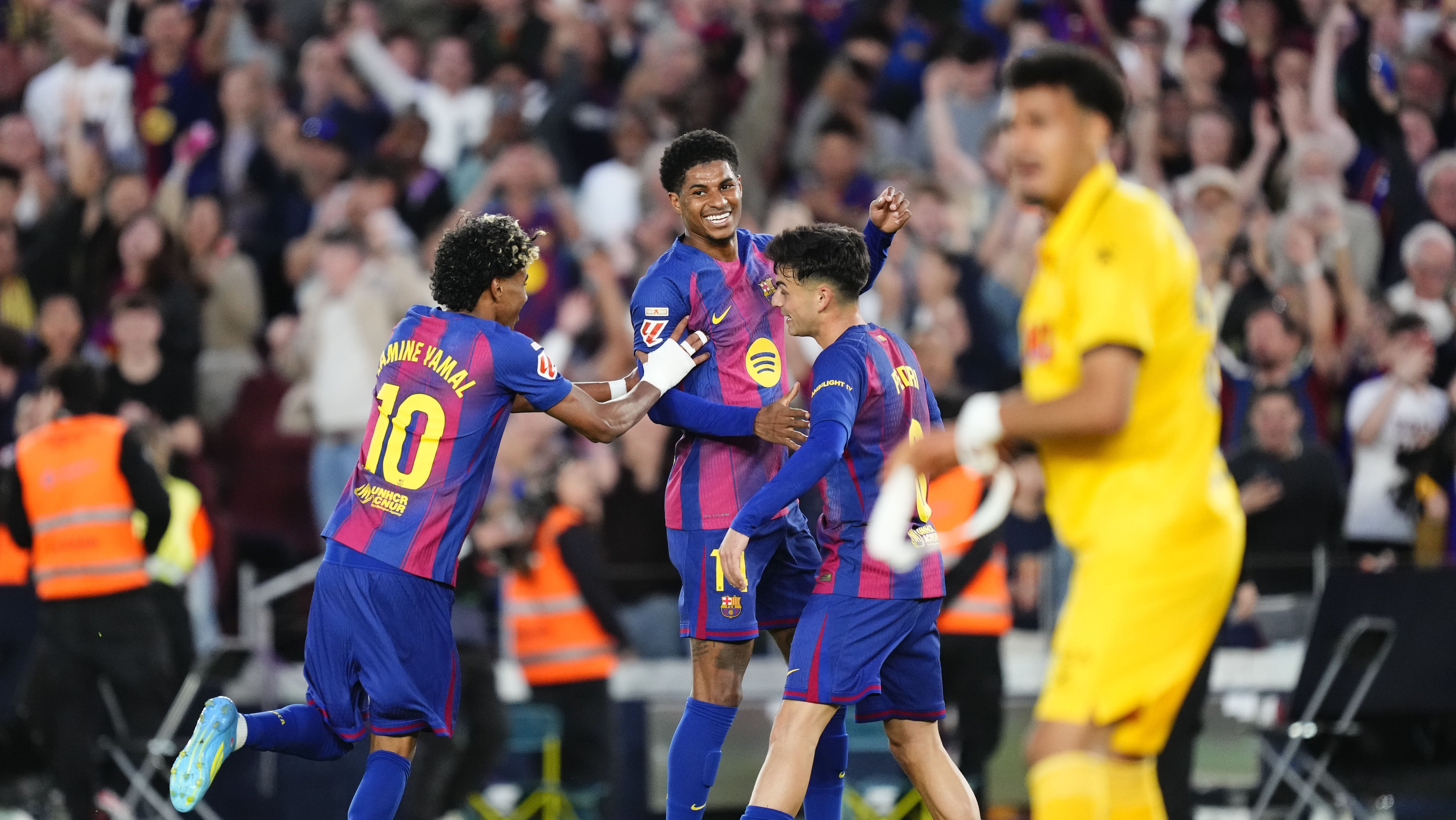 Jogadores do Barcelona comemoram gol contra o Espanyol por LaLiga