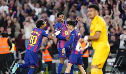 Jogadores do Barcelona comemoram gol contra o Espanyol por LaLiga