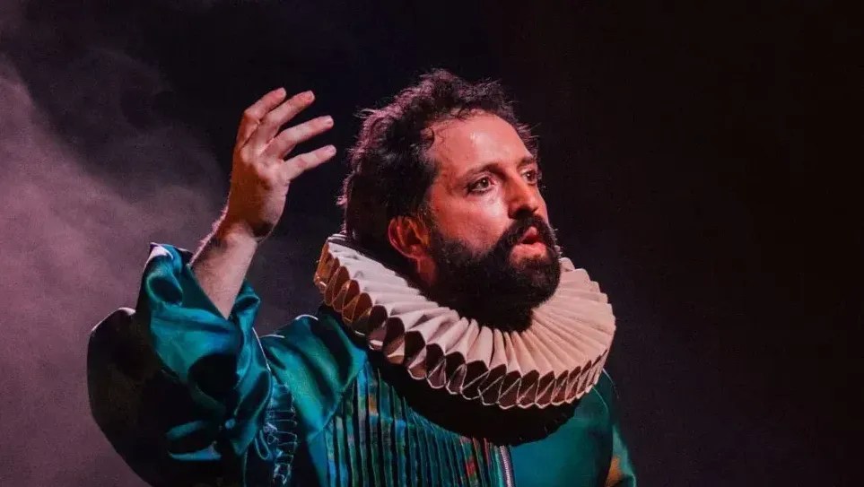 Gregório Duvivier e Mateus Solano se apresentam no Circuito Cultural Ticket