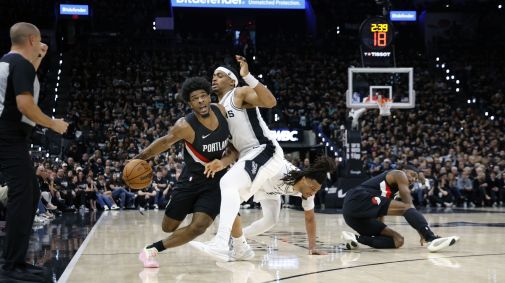 Scott Henderson brilhou na vitória do Blazers contra o Spurs
