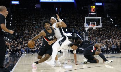 Scott Henderson brilhou na vitória do Blazers contra o Spurs