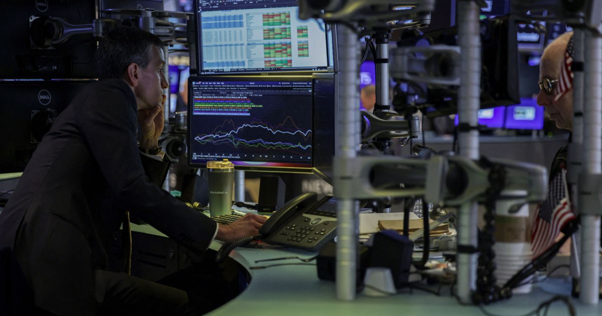 Wall Street cai em meio a novas ameaças de Trump contra o Irã