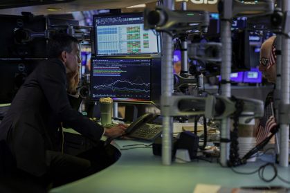 Operadores na bolsa de Nova York em 2 de abril de 2026