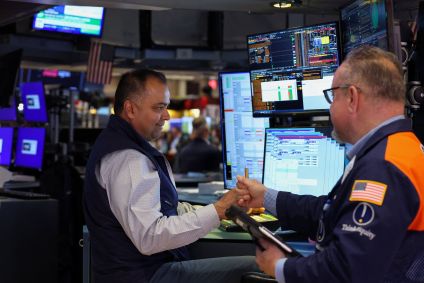 Operadores na bolsa de Nova York em 8 de abril de 2026