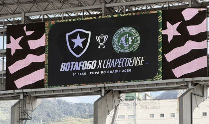 Placar do Nilton Santos antes do duelo entre Botafogo e Chapecoense pela Copa do Brasil
