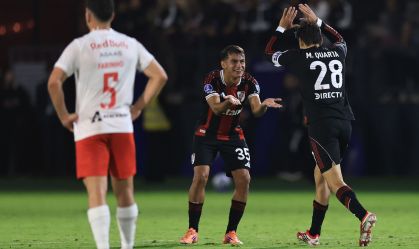 Jogadores do River Plate comemoram gol contra o RB Bragantino