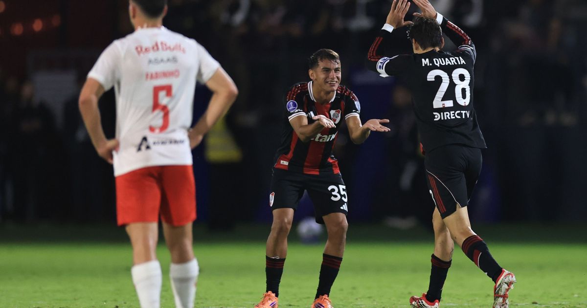 Com pênalti perdido e expulsão, Bragantino sofre derrota para o River Plate