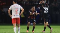 Com pênalti perdido e expulsão, Bragantino sofre derrota para o River Plate