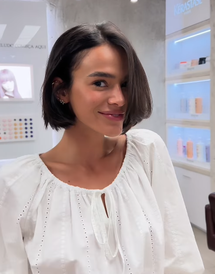 Atriz exibe novo corte de cabelo • Instagram/Tiago Parente