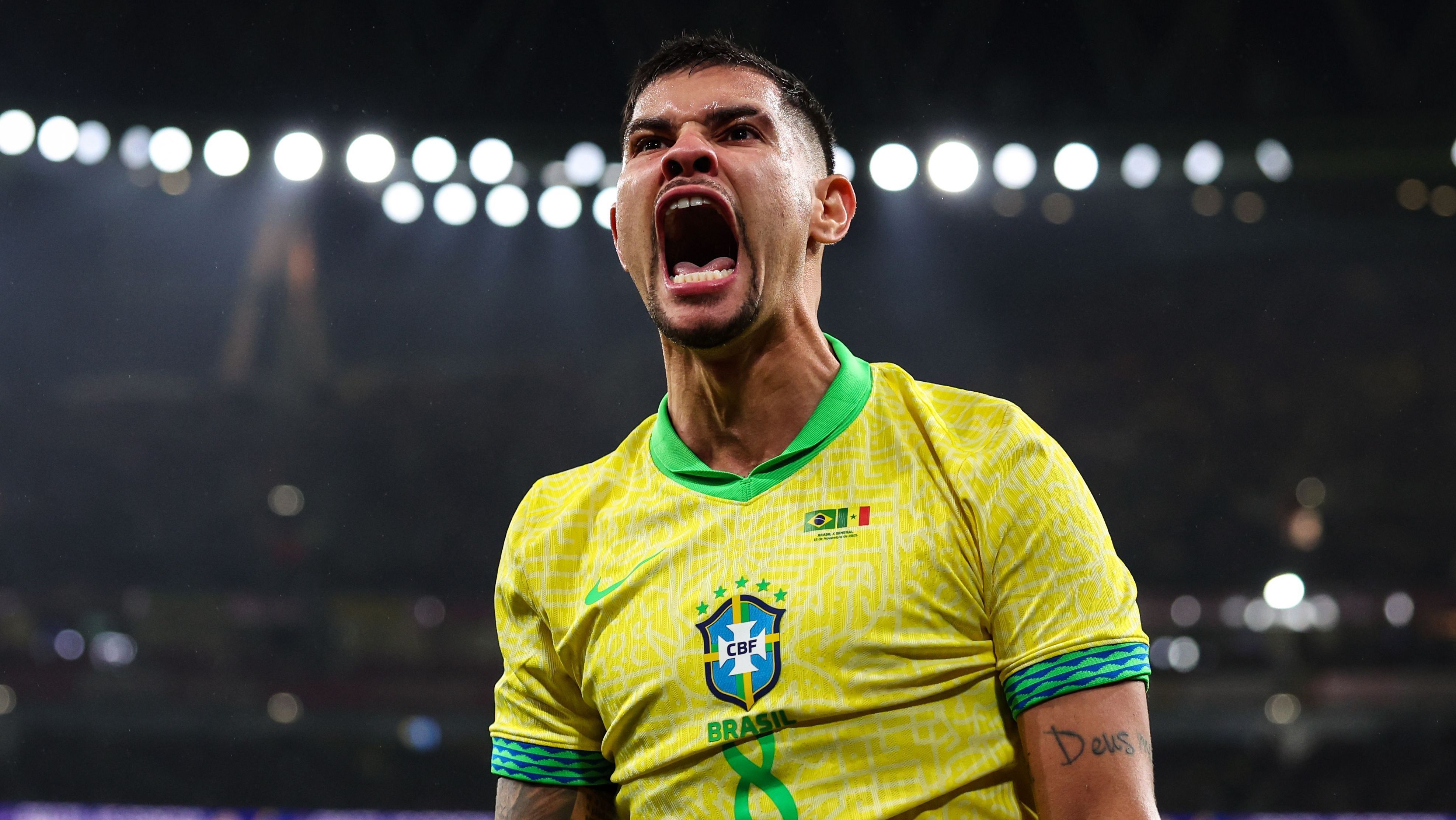 Bruno Guimarães durante o amistoso contra Senegal com a Seleção Brasileira