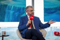 BYD quer liderança no mercado brasileiro até 2030, diz diretor no CNN Talks