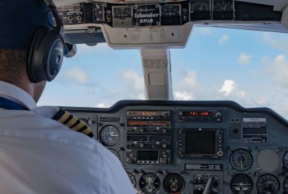 Como sinais de GPS estão gerando confusão nas cabines de comando de aviões