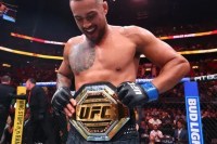 Campeão do UFC diz que perdeu o cinturão após beber muito na comemoração