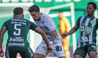 Imagem de destaque do post: Com um a menos, Vitória busca empate com a Chapecoense no Brasileirão