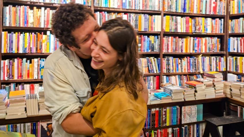 Chico Chico e Luisa Arraes em sessão de autógrafos • Dan Delmiro/AgNews