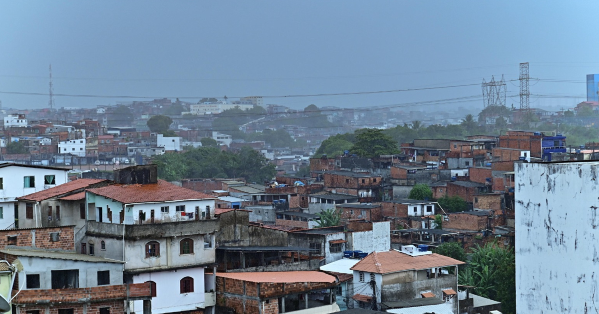 Chuvas persistem e Salvador supera média histórica de chuva em abril