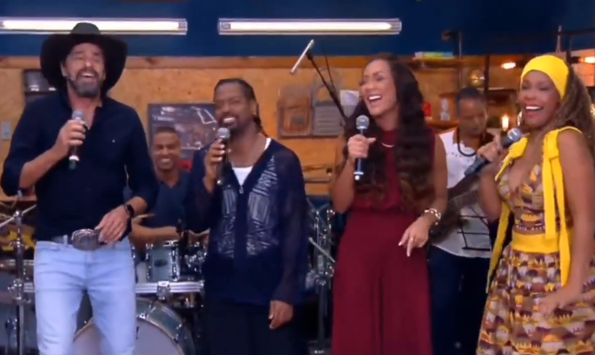 Alberto Cowboy é zoado na web após cantar ao vivo; assista