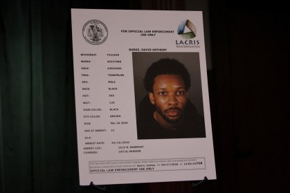 Foto de D4vd é exibida após prisão do cantor em Los Angeles em abril de 2026