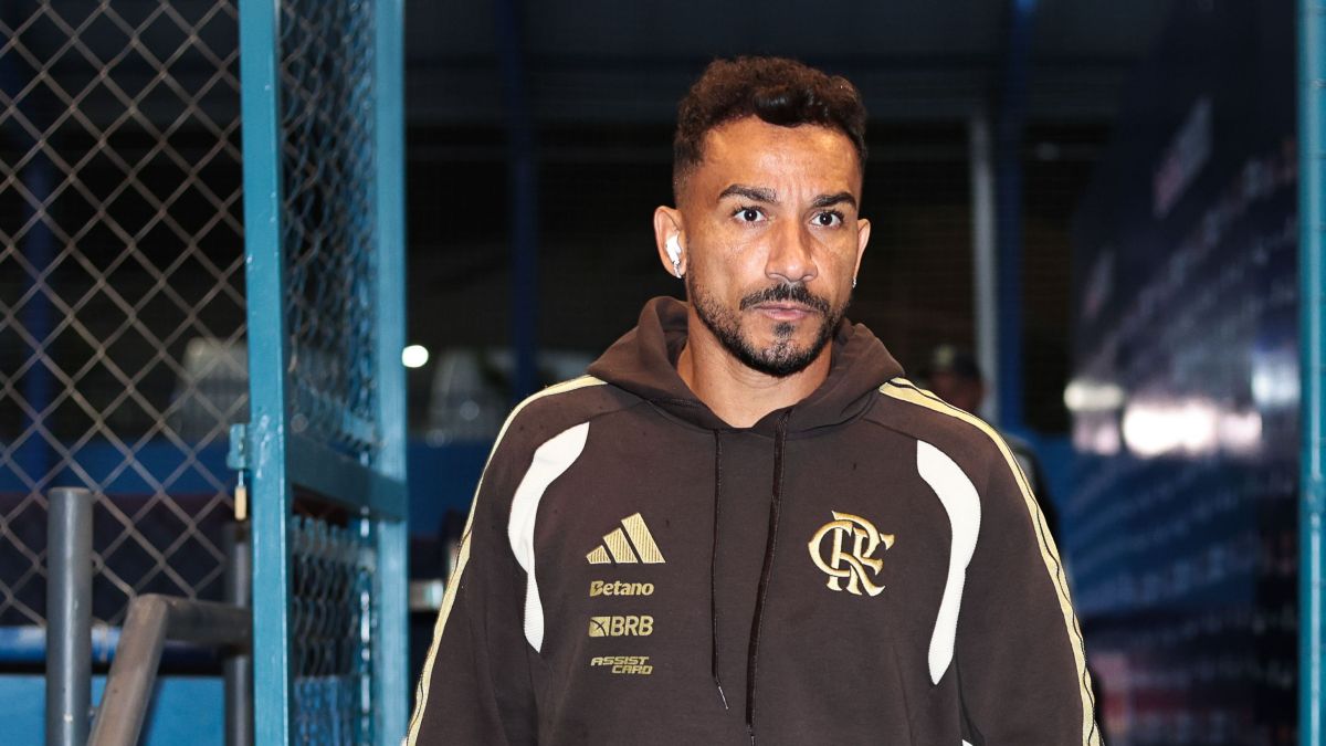 “Motiva muito a ter o sintético”: Léo Ortiz critica gramado do Maracanã