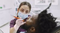 Tem medo de ir ao dentista? Saiba como superar esse trauma