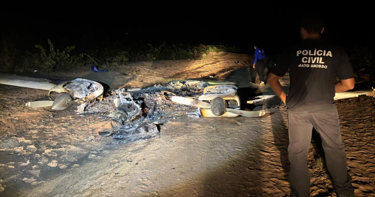 Polícia investiga avião incendiado para descarte de drogas em fazenda no MT