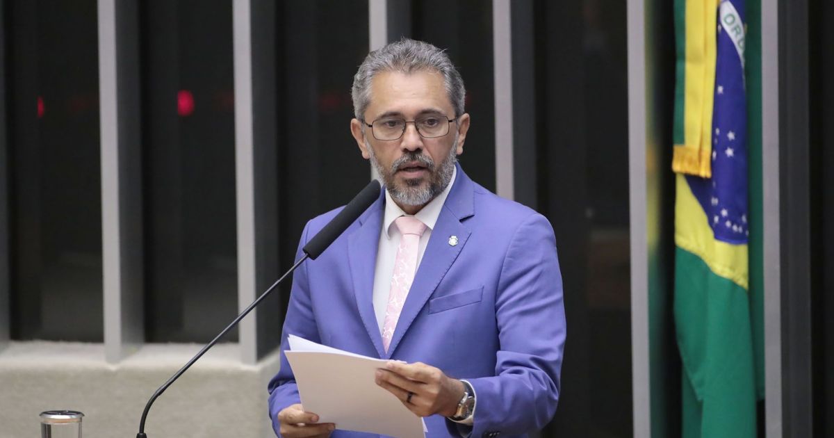 Quaest: para 50%, Elmano de Freitas merece se reeleger ao governo do CE