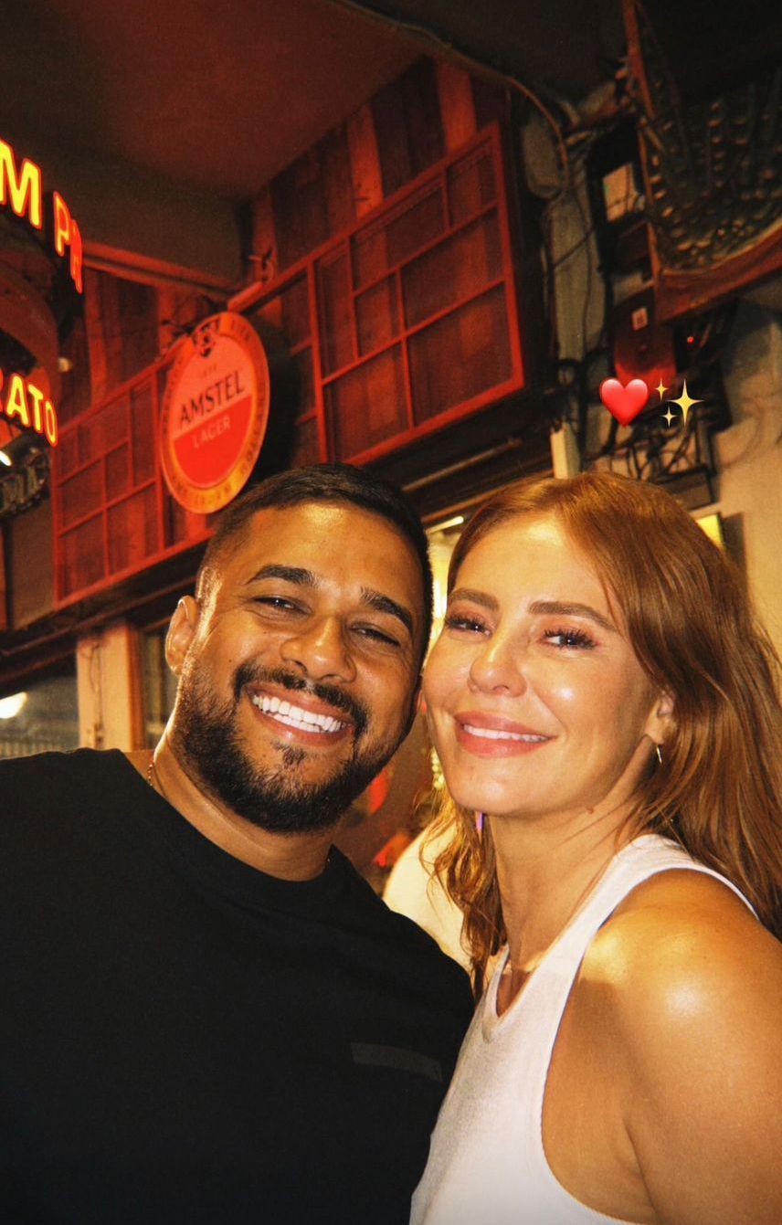 Mestre Fafá curte roda de samba com Paolla Oliveira • Instagram/Mestre Fafá