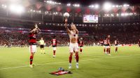 Arrascaeta chega à marca de 104 gols pelo Flamengo e homenageia Oscar