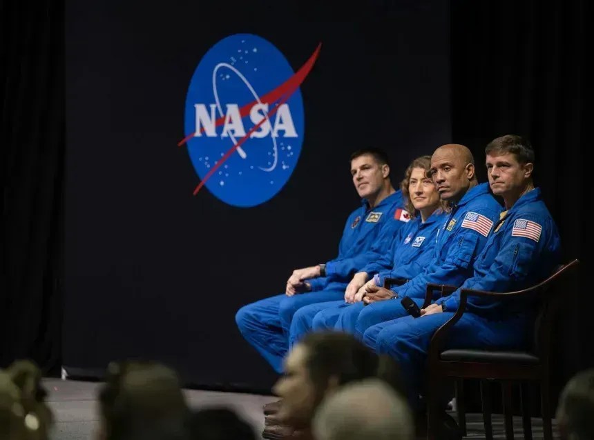 A tripulação da Artemis II: Jeremy Hansen, da Agência Espacial Canadense, e Christina Koch, Victor Glover e Reid Wiseman, da NASA, vistos em novembro de 2023 • NASA