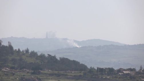 Fumaça sobe do sul do Líbano enquanto as hostilidades persistem perto da fronteira com Israel.