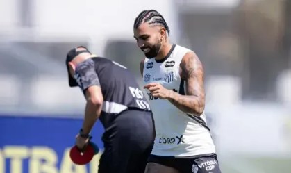 Gabigol em treino do Santos no CT Rei Pelé