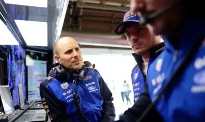 Gianpiero Lambiase (à esq.) ao lado de Max Verstappen (dir.)