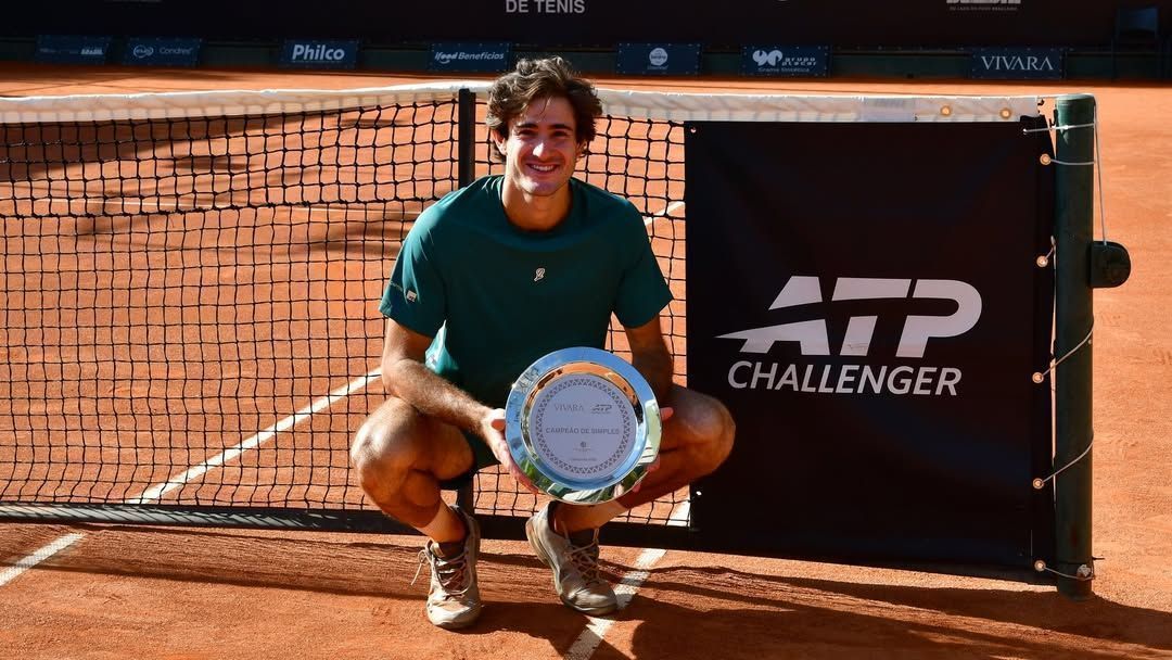 Gustavo Heide com o troféu de campeão do Challenger 75 de Campinas 2026