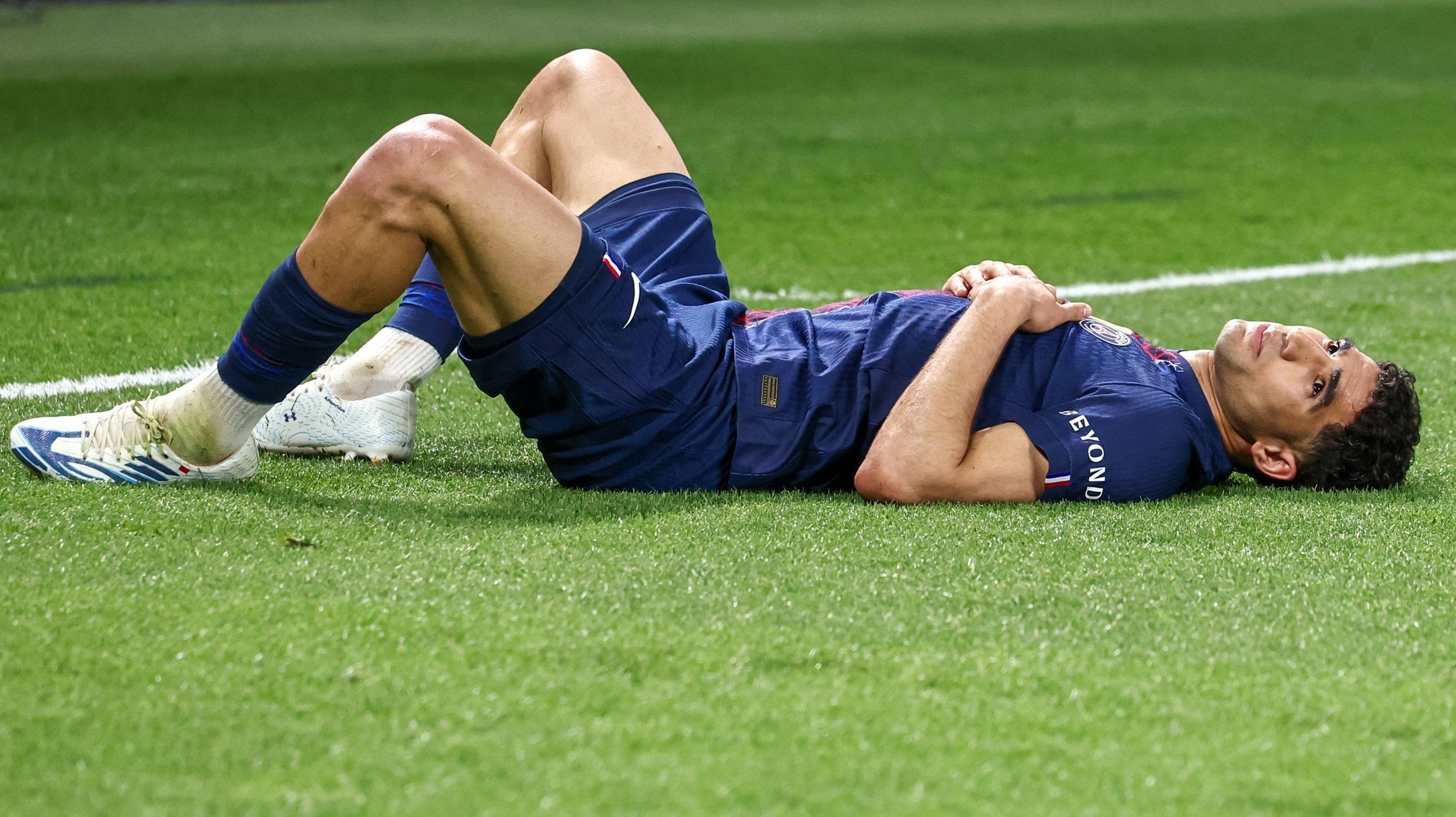 Achraf Hakimi sofreu lesão na coxa direita