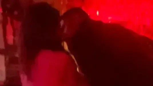 Fotos de 2020 mostram técnico do Patriots e repórter se beijando