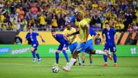 Torcida do Brasil vaiou Igor Thiago antes de pênalti; Endrick pediu apoio