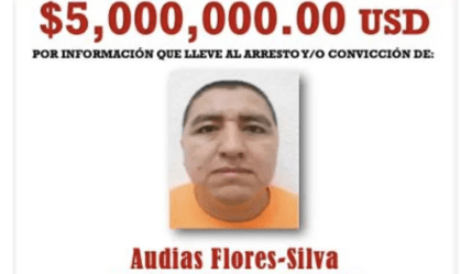 Fotografia mostrando o cartaz de recompensa para Audias Flores Silva, vulgo "O Jardineiro"