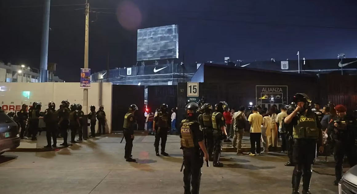 Incidente em estádio no Peru deixa um morto e 60 feridos