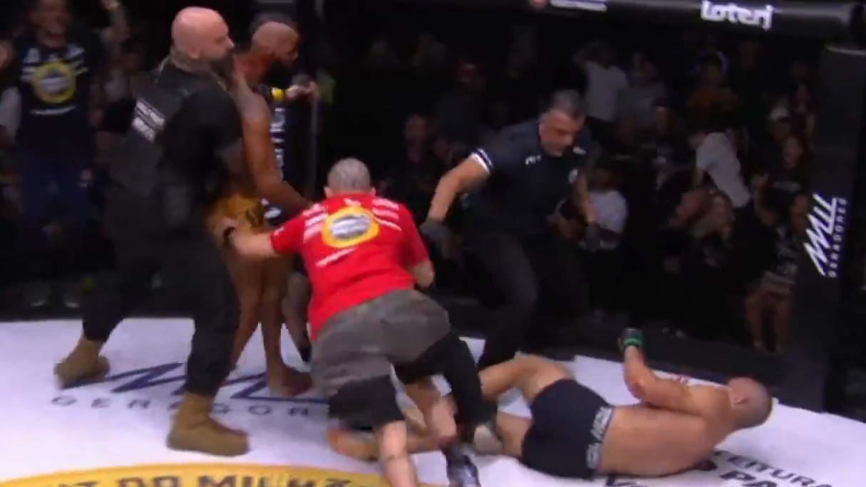 Momento da confusão entre "The Monster" e "Astro da Maldade"
