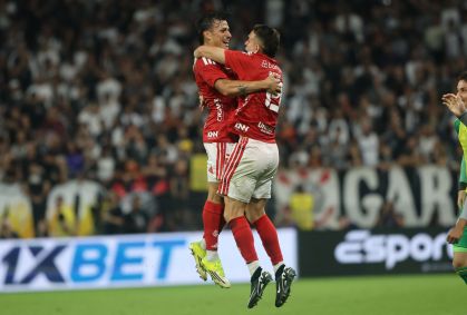 Corinthians perde para o Internacional em casa e amplia jejum no Brasileiro