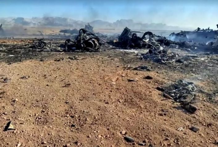 Vídeos e fotos estáticas começaram a circular nas redes sociais, alegando mostrar destroços de um avião e de um helicóptero americanos no Irã •