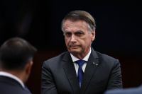 Bolsonaro mantém boa evolução e dor controlada, diz boletim