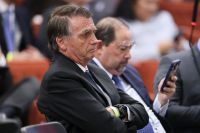 Lindbergh pede que Bolsonaro retorne à Papuda após arma achada em blitz
