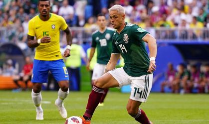 Javier "Chicharito" Hernández, em ação pelo México contra o Brasil na Copa do Mundo de 2018, na Rússia