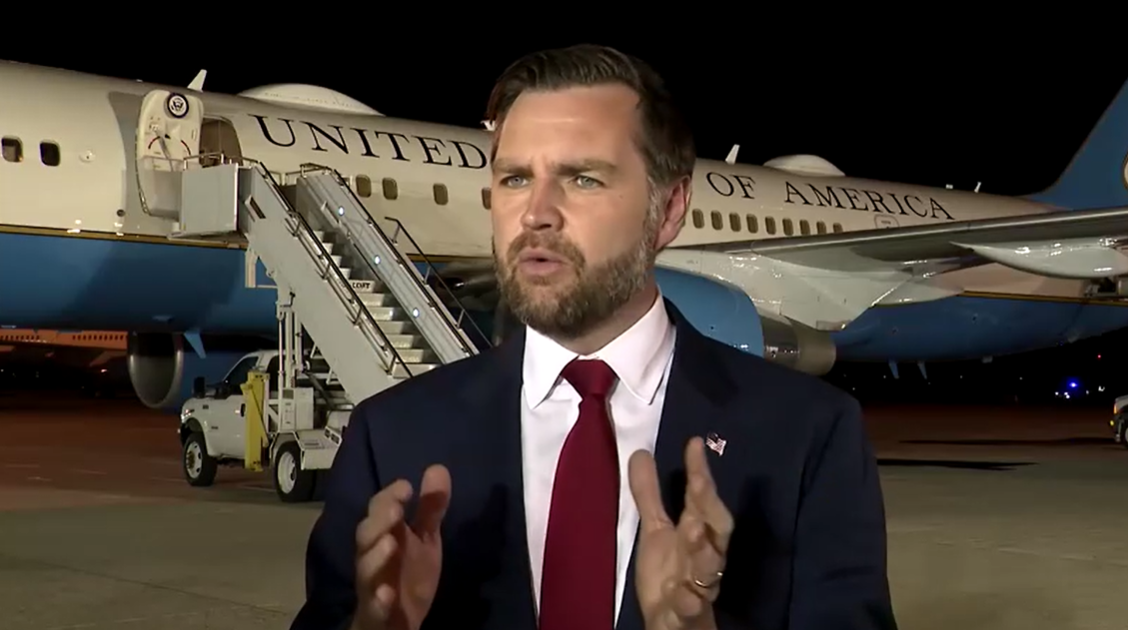 jd-vance-em-coletiva-no-aeroporto